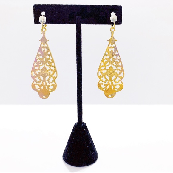 Gold tone damask drop earrings - Picture 3 of 8